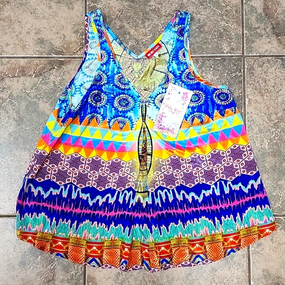 NWT Ruby yaya swing top size med.